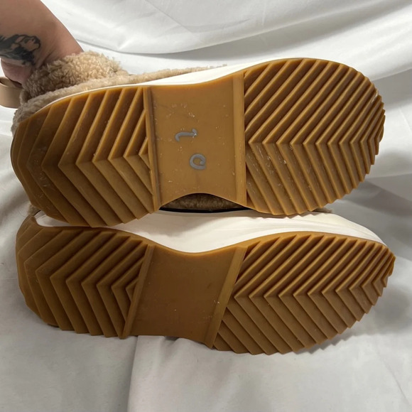 Steve Madden Faux Shearling PlShaft Platform High-Top Sneakers in Natural Size 9 - Picture 5 of 8